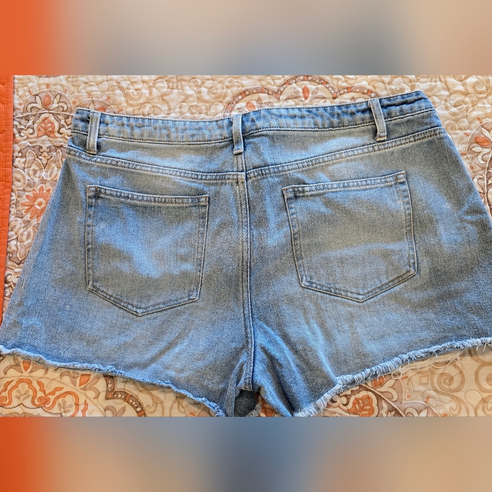 Time and Tru Blue Distressed Jean Shorts Size 18 - Picture 3 of 3
